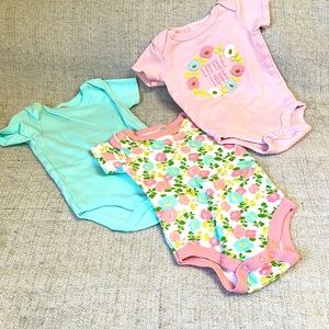 Baby kiss 3-6 months set of 3 onesies